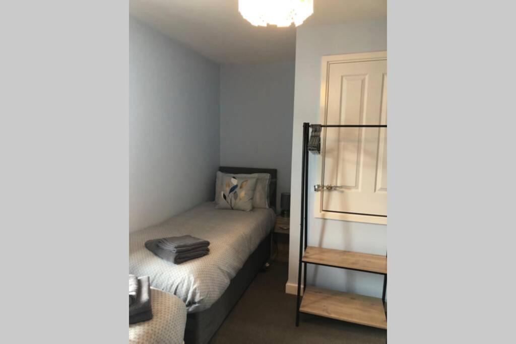 Dudley House **Staycation & Contractors** Sleeps 7 提普顿 外观 照片