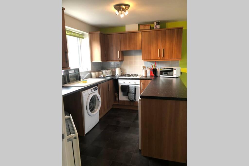 Dudley House **Staycation & Contractors** Sleeps 7 提普顿 外观 照片