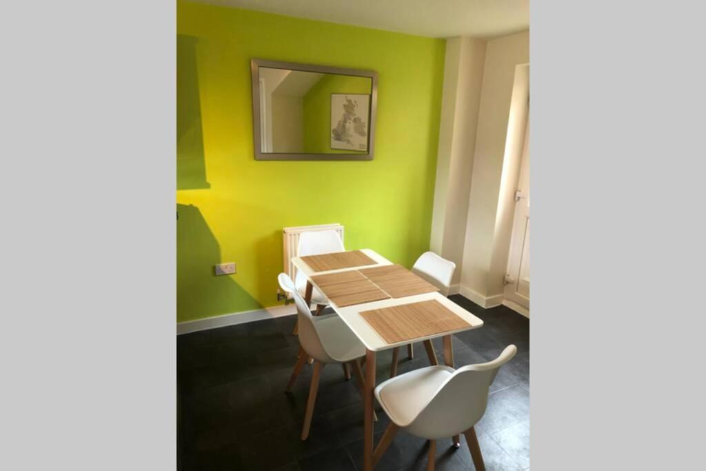 Dudley House **Staycation & Contractors** Sleeps 7 提普顿 外观 照片